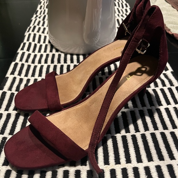 Old Navy- Faux-Suede Kitten Heel- worn once - Picture 1 of 6